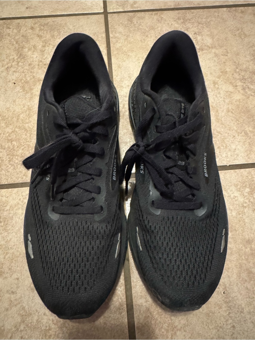 Black Brooks Adrenaline GTS 23 - Picture 4 of 6